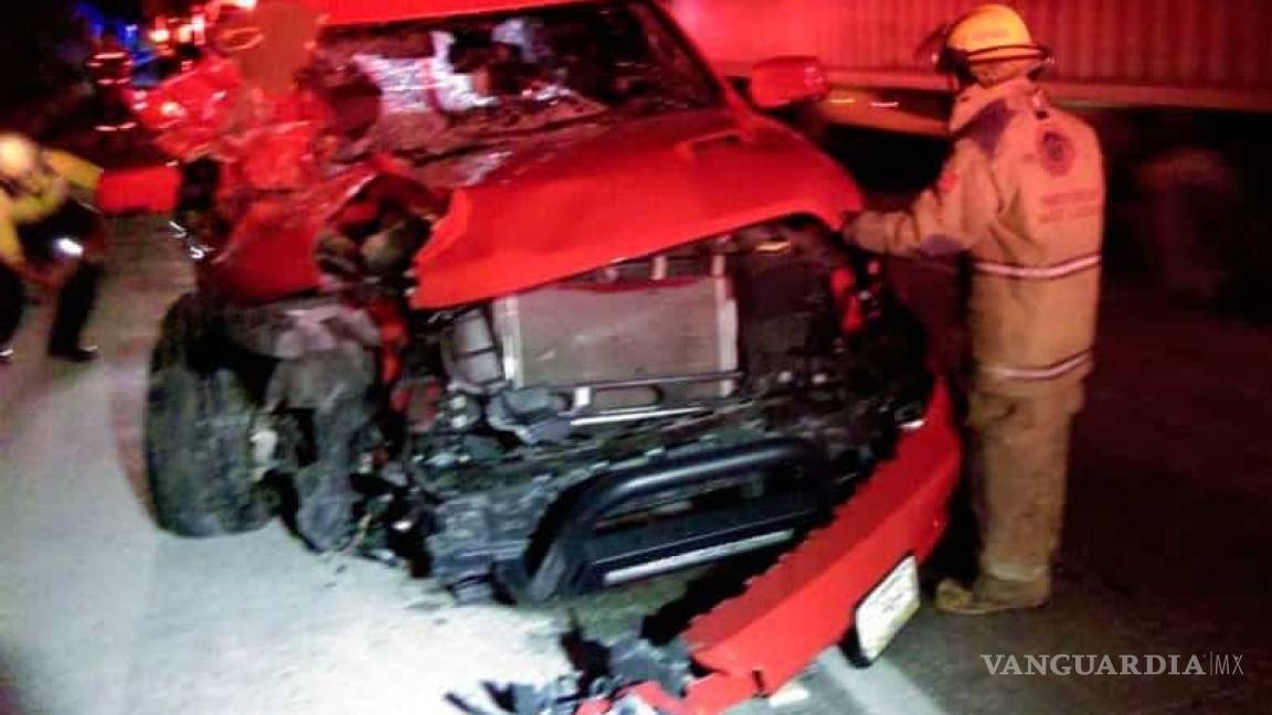 Chocan dos coreanos en la autopista Saltillo-Monterrey; muere uno