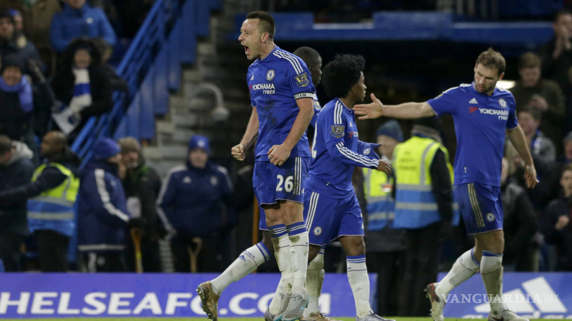 Chelsea rescata un polémico empate ante Everton