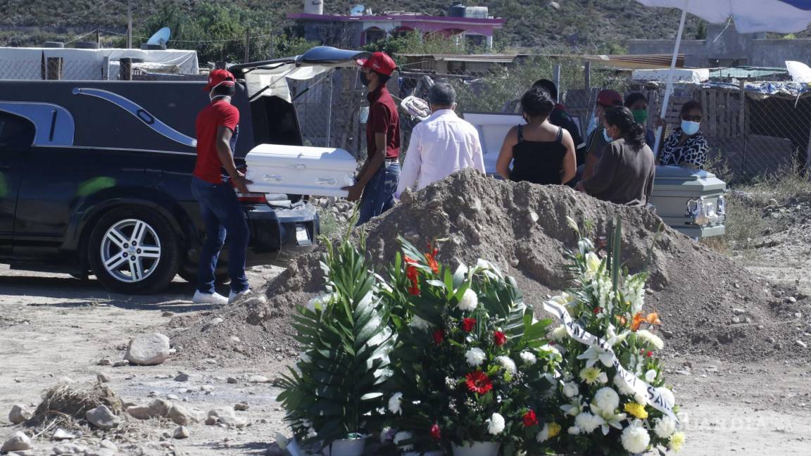 Despiden en Saltilloa dos de las 8 víctimas del accidente en la carretera a Zacatecas
