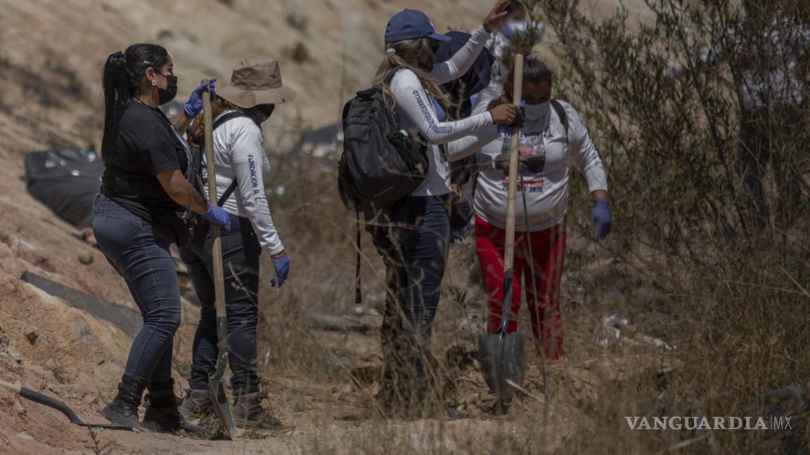 Hallan restos de 10 en fosa de Michoacán