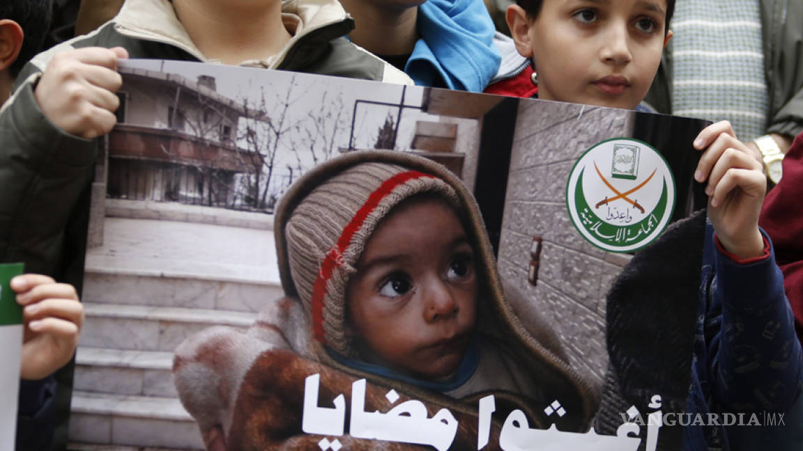 Sitiar ciudades sirias hambrientas es crimen de guerra: ONU