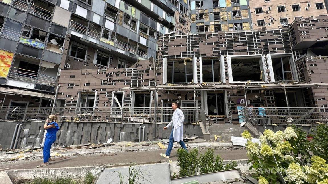 $!Rusia lanzó 38 misiles contra Ucrania; bombardeo dejó al menos 40 muertos