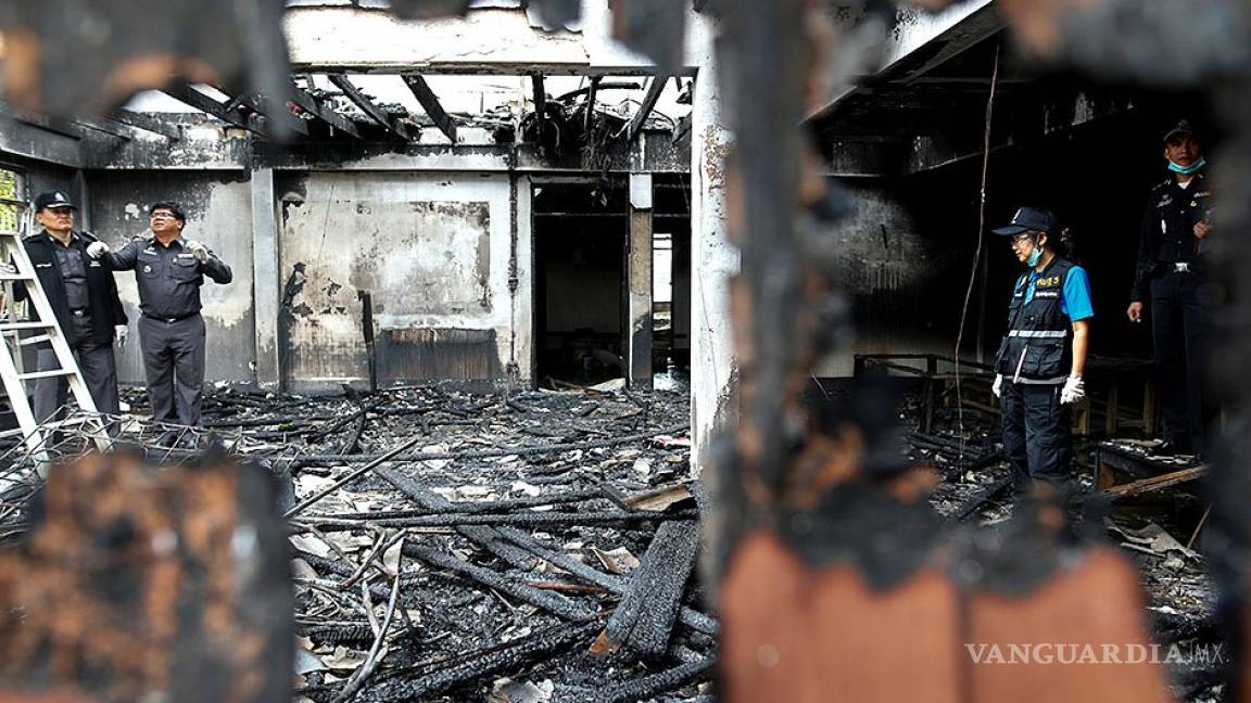 18 niñas murieron en incendio en internado en Tailandia