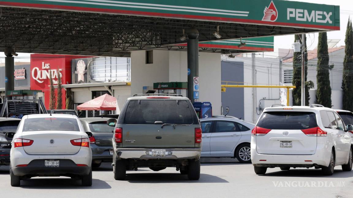 Continúa a la baja precio de la gasolina en Saltillo