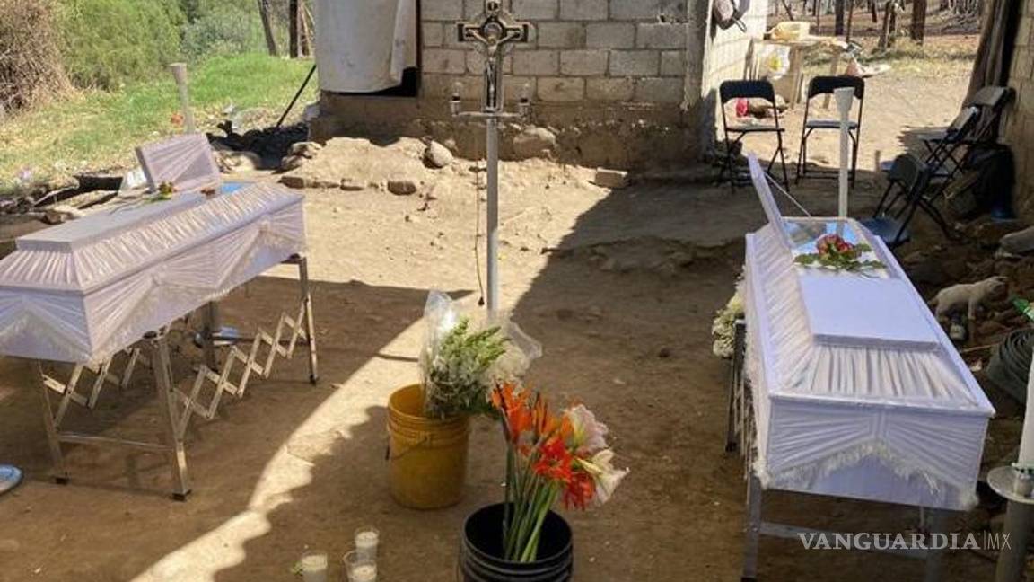 $!Con un modesto funeral despidieron a los menores
