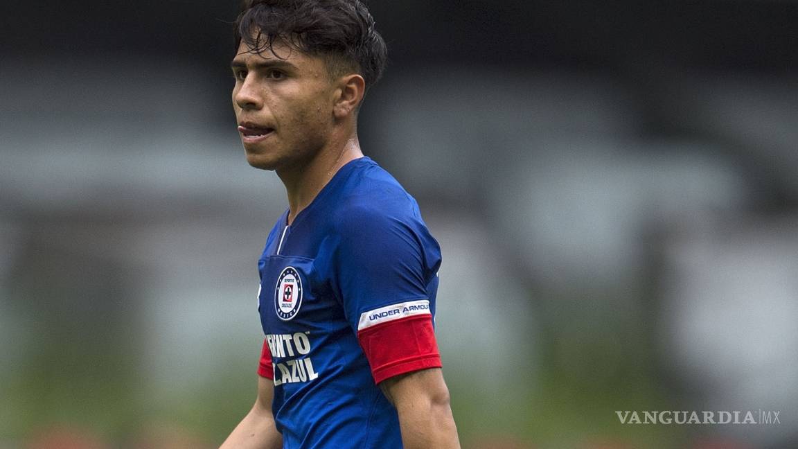 El jugador del Cruz Azul Misael Domínguez tendrá su escuela oficial de futbol en Saltillo