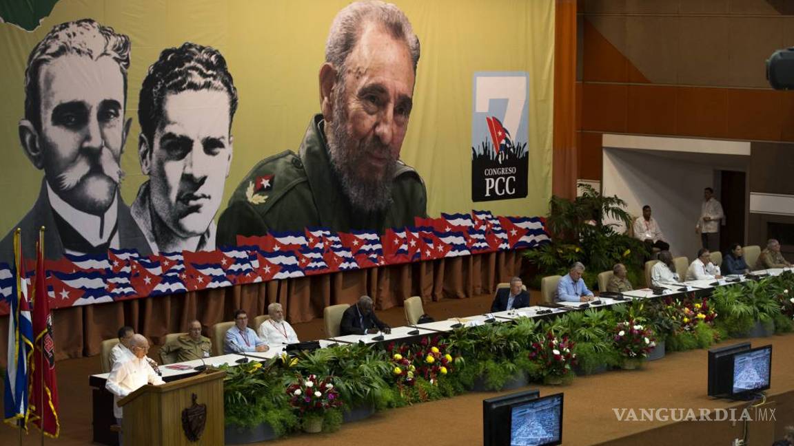 $!Castro rechaza que nuevas empresas supongan "restauración del capitalismo"