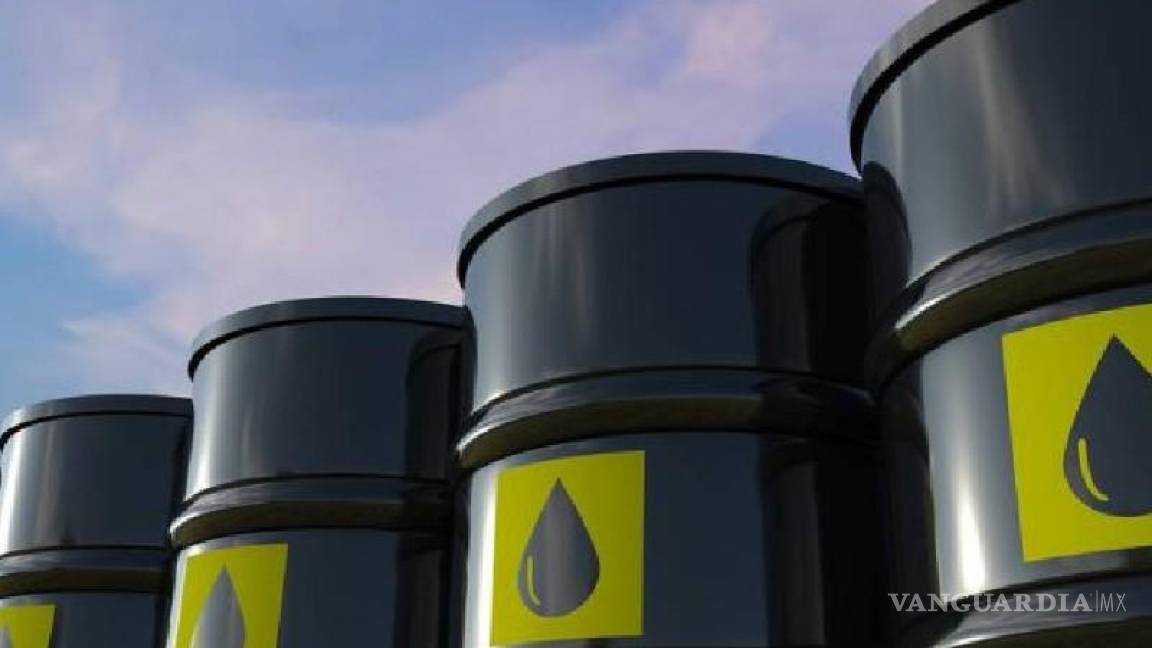 Precio de petróleo sube a más de 100 dólares por barril por bloqueo de bancos de Rusia