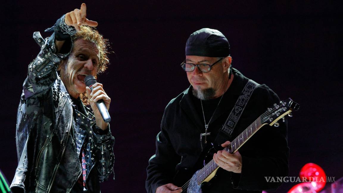 $!El Tri arma tocada con la raza saltillense