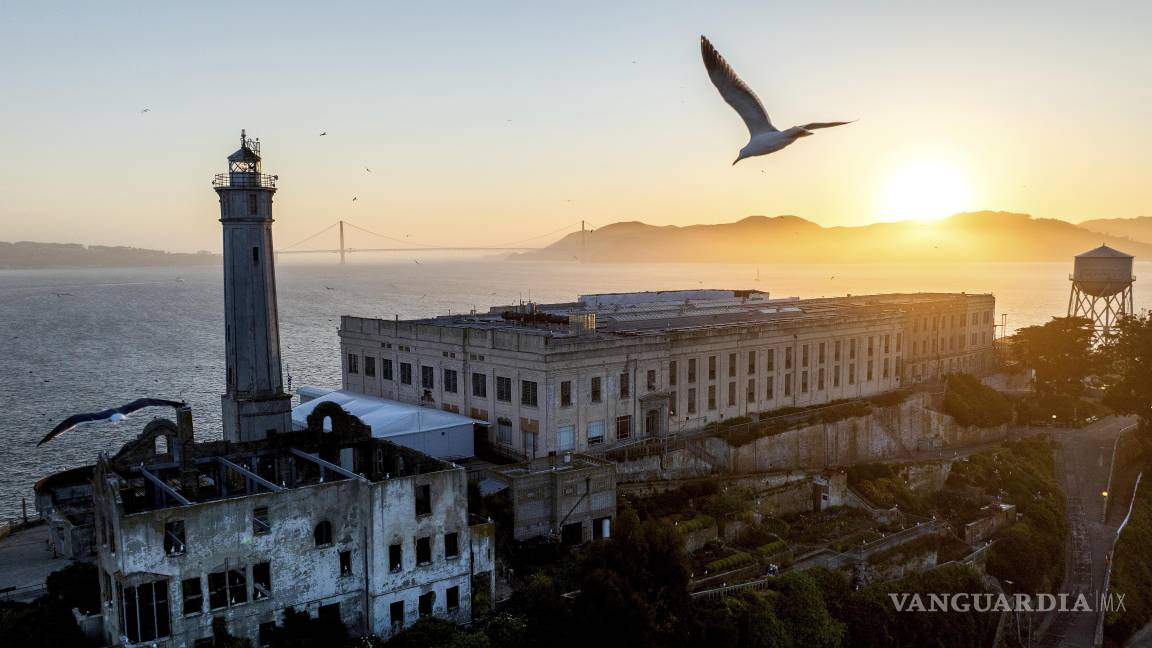 $!Alcatraz cerró sus puertas en 1963 casi un año después del intento de fuga y desaparición de tres presos, Frank Morris y los hermanos Anglin.