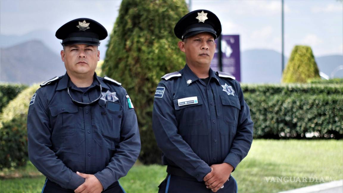 Ellos son Jesús y Marco, los policías de Saltillo que salvaron la vida de bebé que se asfixiaba