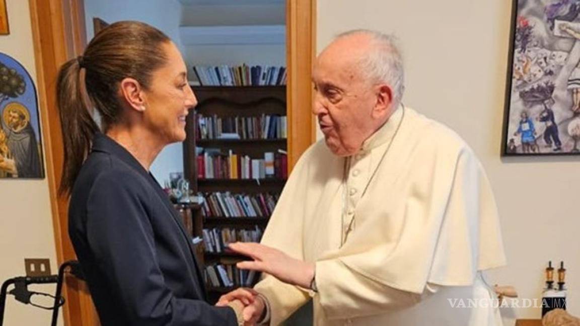 Claudia no se queda atrás y también, como Xóchitl, visita con el papa Francisco