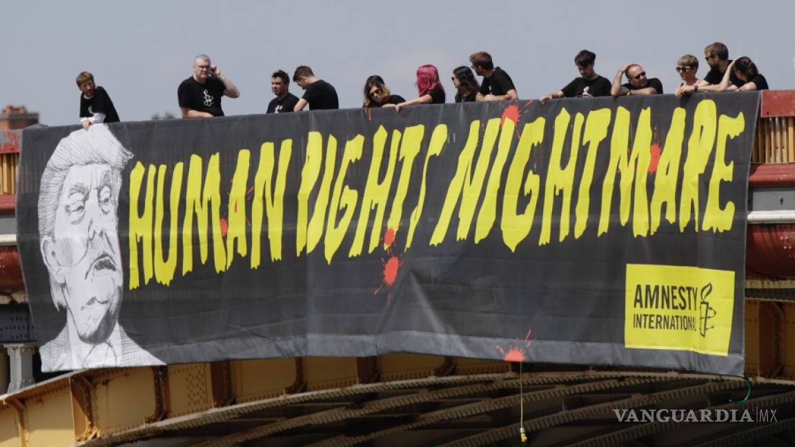 Exhibe Amnistía Internacional en Londres la pancarta &quot;Trump, pesadilla de los derechos humanos”