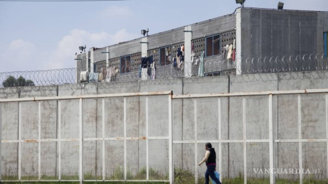 En un año decomisaron casi dos mil celulares en cárceles de la CDMX