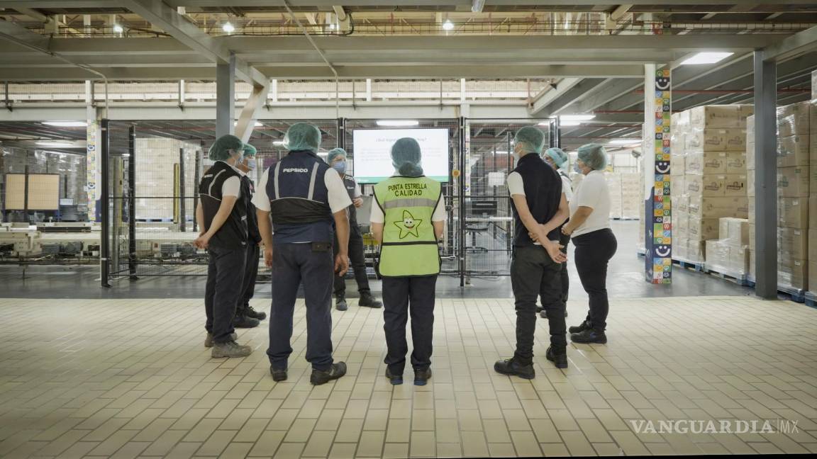 $!Es pionera en incorporar a mujeres en áreas tradicionalmente ocupadas por hombres