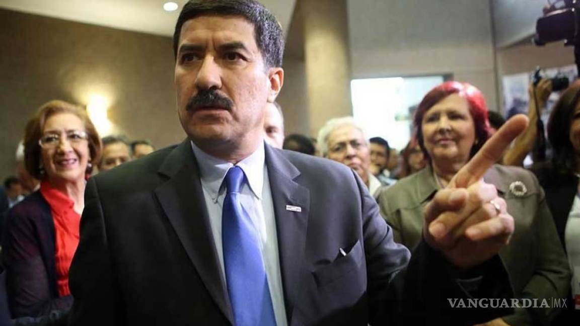 Javier Corral va contra fallo para que estados se sumen a pleito con Peña Nieto
