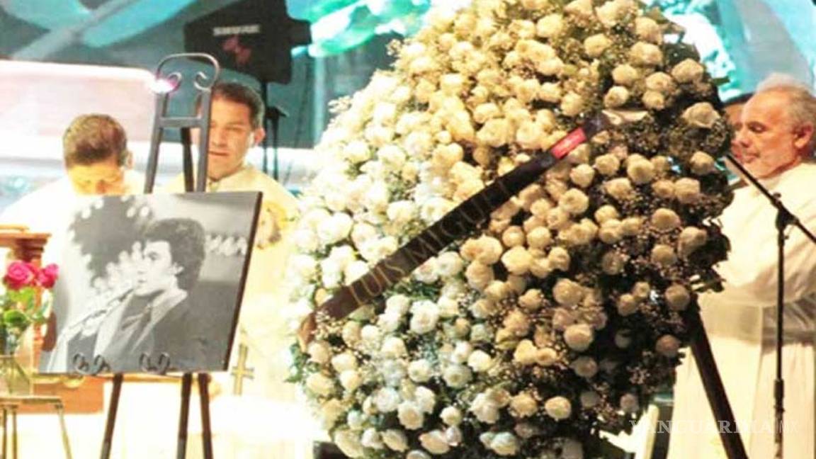$!Luis Miguel le mandó cientos de flores a José José