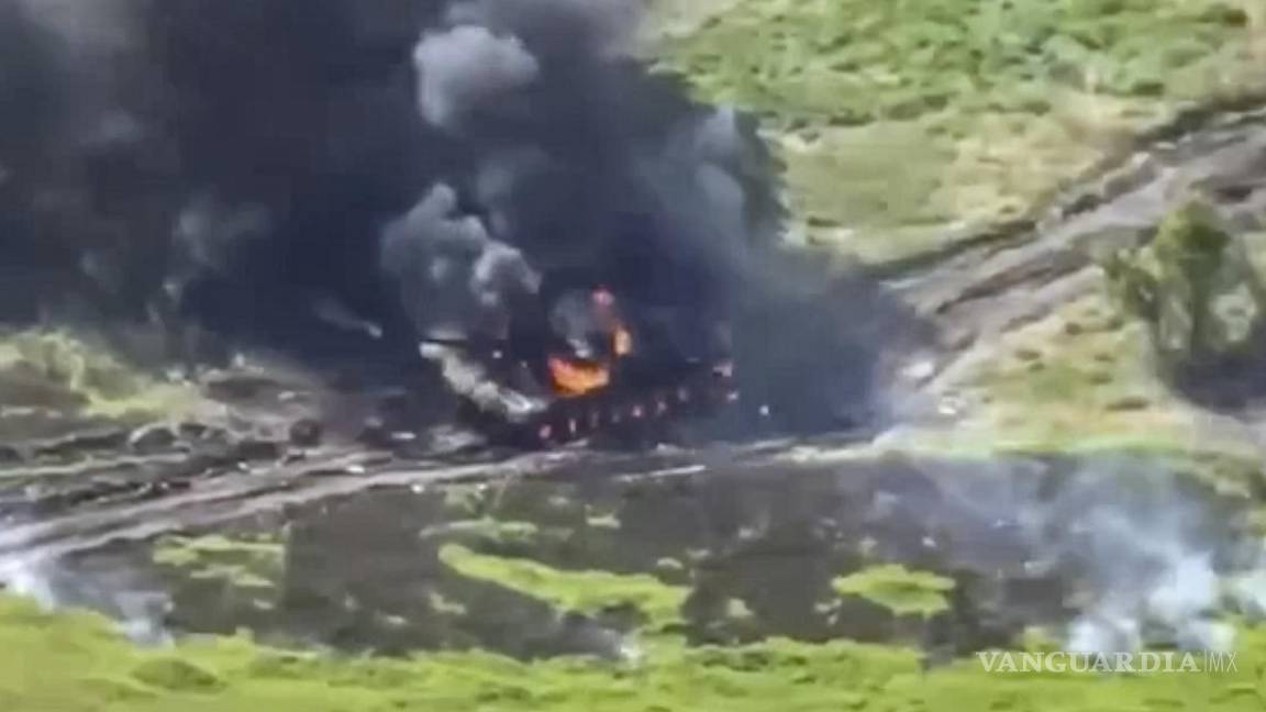 $!En la imagen, un tanque ucraniano destruido durante el combate en la región de Zaporizhzhia, al sur de Ucrania.