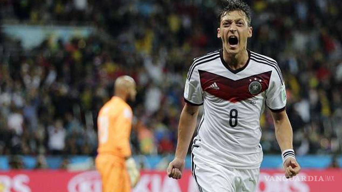 $!Joachim Löw rechaza racismo contra Özil y dice que le decepcionó