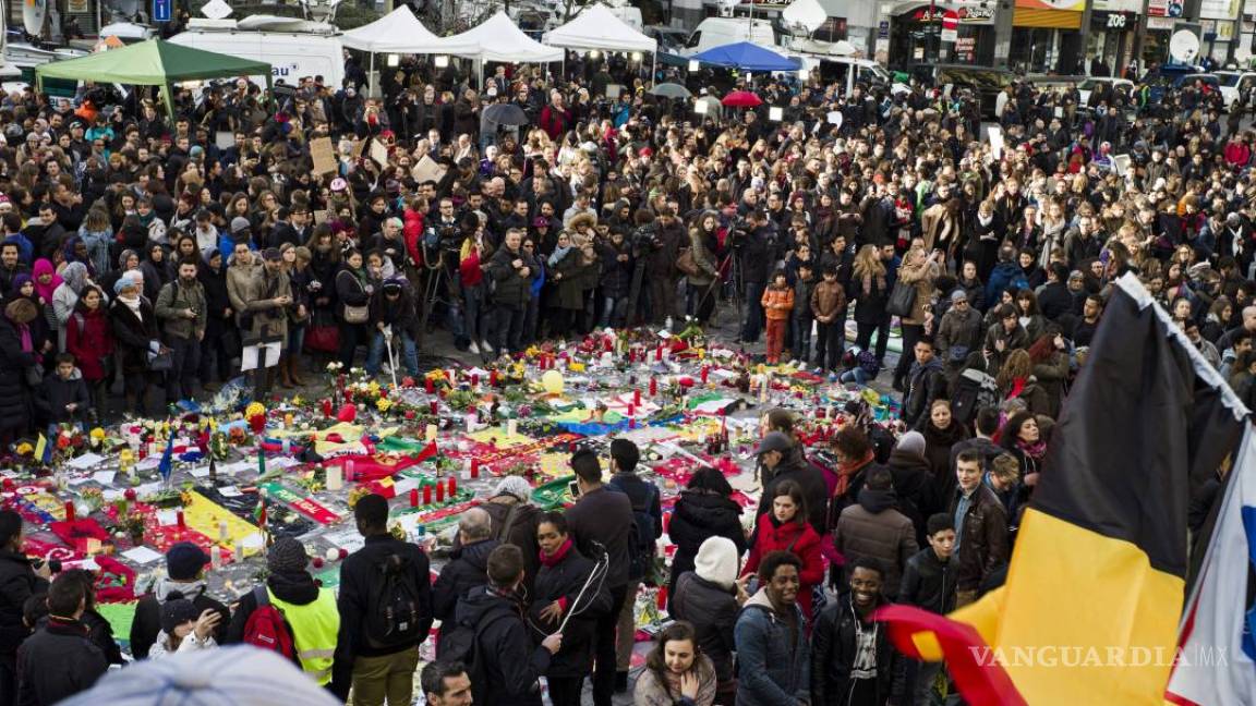 Bruselas intenta volver a la normalidad un día después del terror