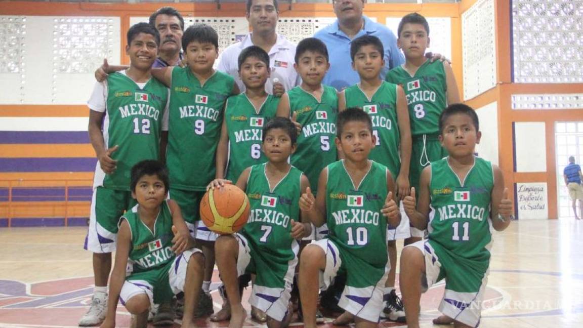 $!Entrenador de los niños triquis aprovecha su fama para enriquecerse