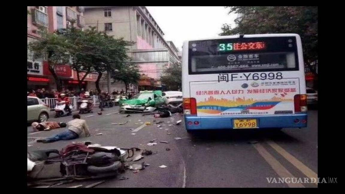 Sujeto secuestra un autobús en China y mata a ocho personas