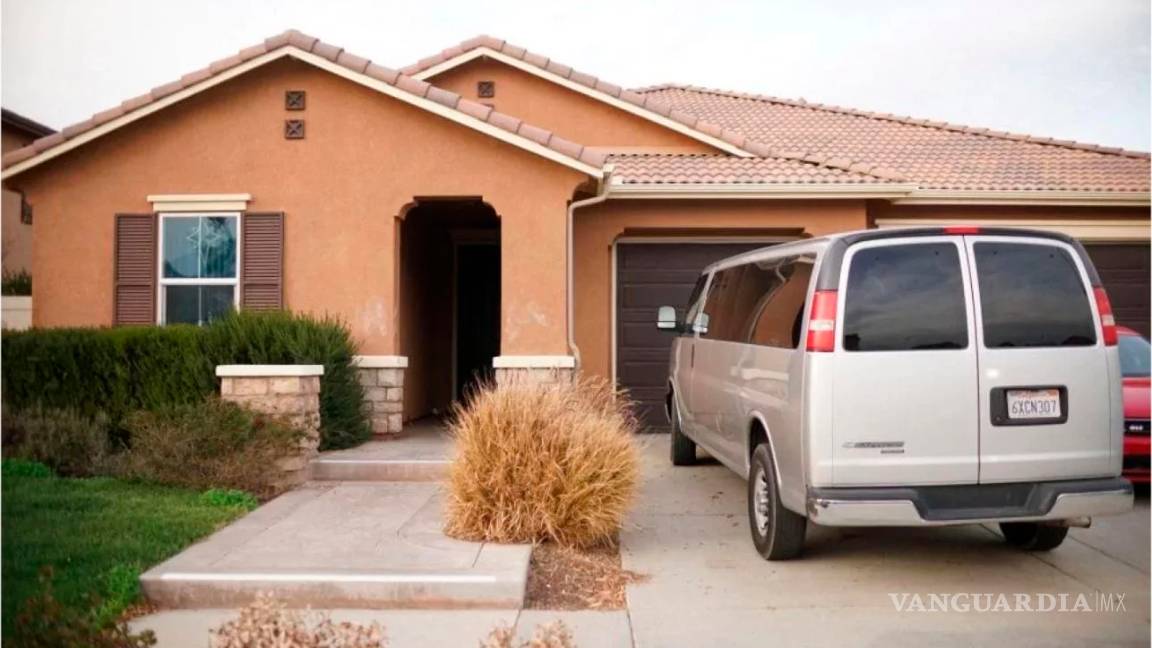 $!Tenían a sus 13 hijos encadenados y hambrientos en California; son detenidos