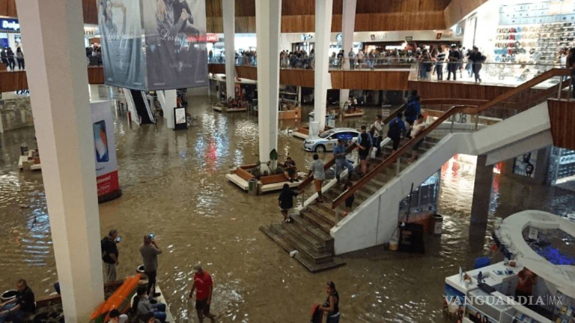 ‘Vapulean’ lluvias a Guadalajara: se inundan vialidades y hasta centros comerciales