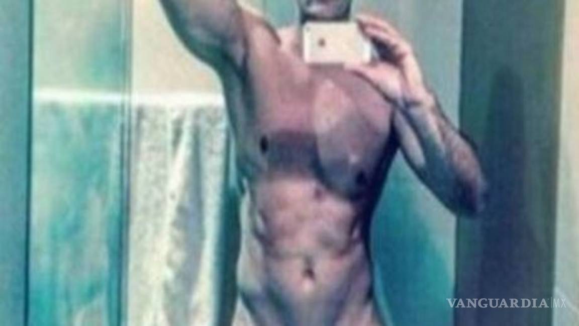 $!Mujer imprime el 'pack' de David Zepeda ¡y le pide al actor que se lo firme!