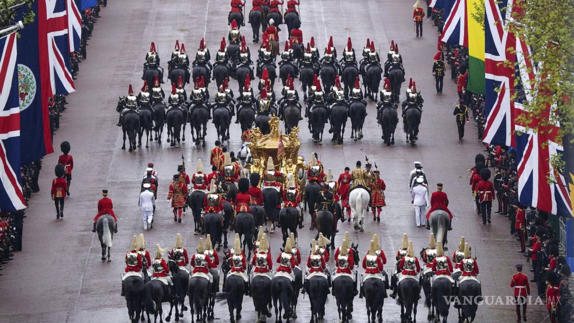 Así inicia el reinado del Carlos III tras una larga espera para ser el monarca británico (fotos)