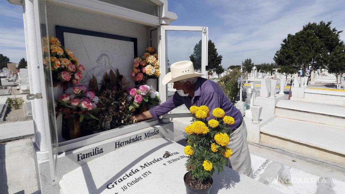 $!Bajan 90 por ciento visitas a panteones de Saltillo por coronavirus
