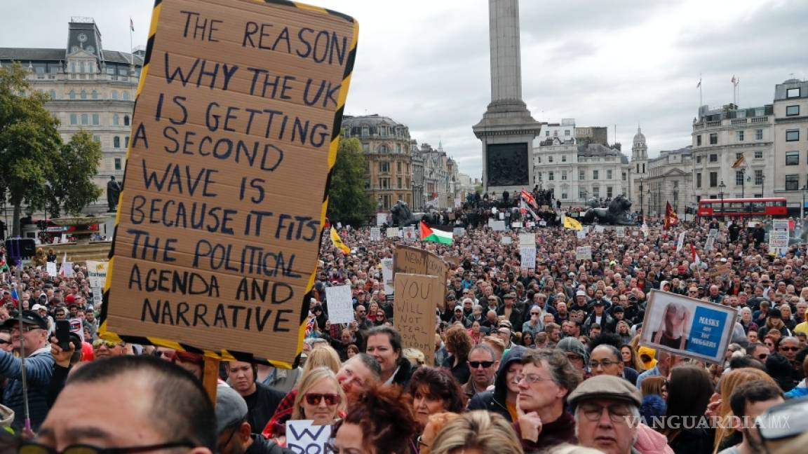 Miles de personas toman las calles de Londres para protestar contra las restricciones por COVID-19