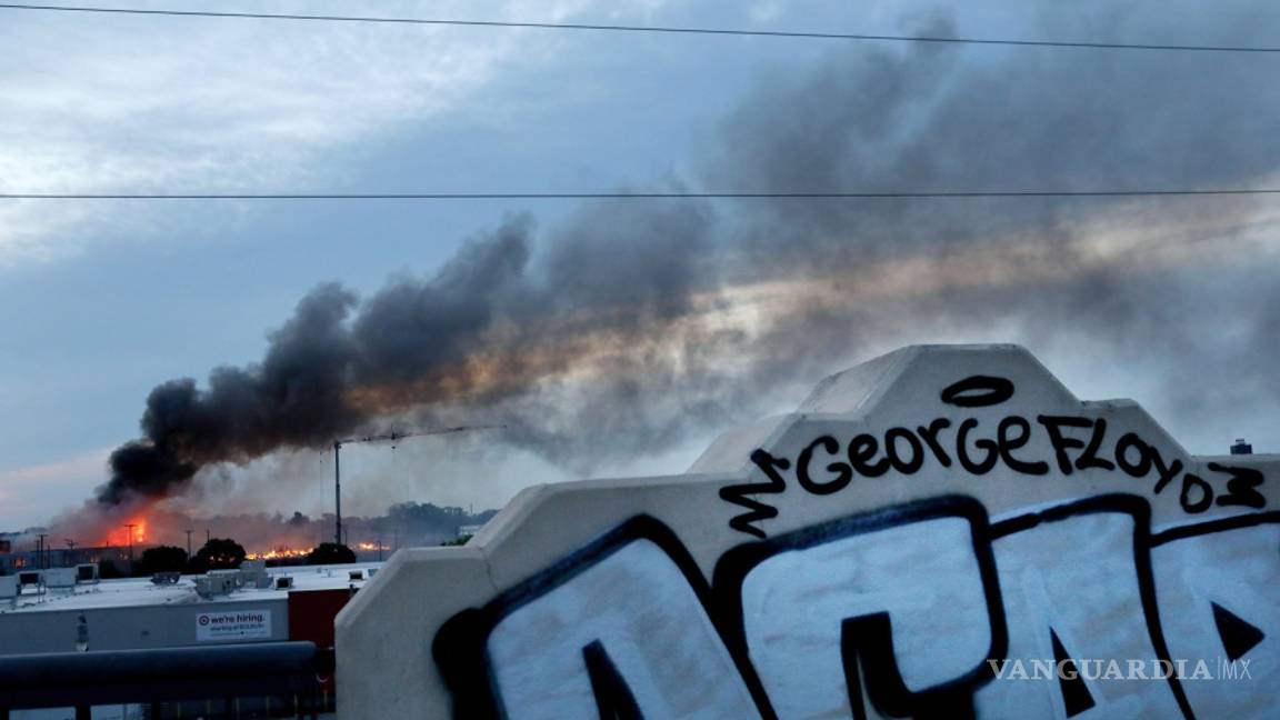 $!Violentas protestas y saqueos en Minneapolis por la muerte de George Floyd por abuso policial (fotos)