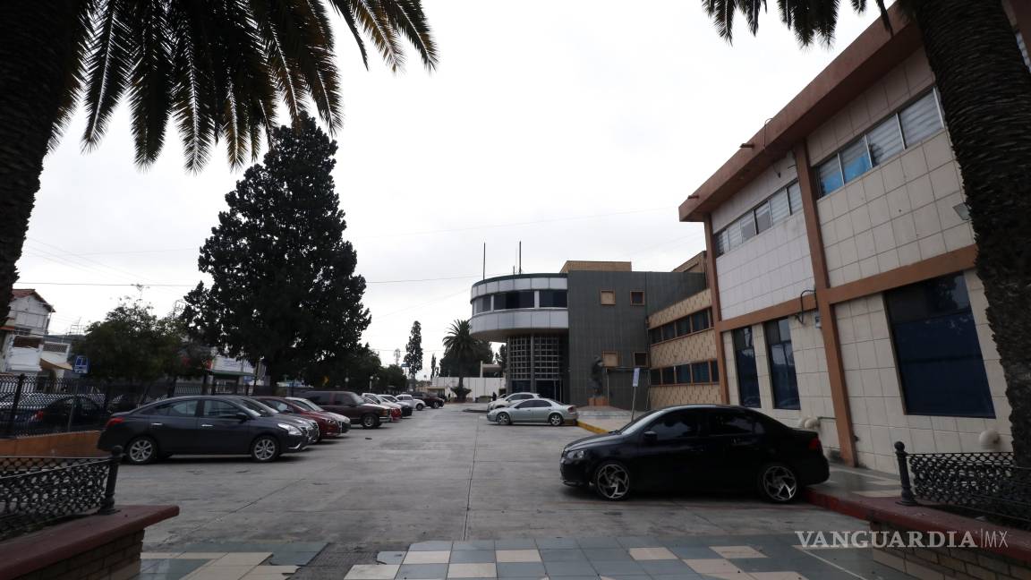 Hospital Universitario de Saltillo recorta personal médicos ante baja demanda y recesión económica