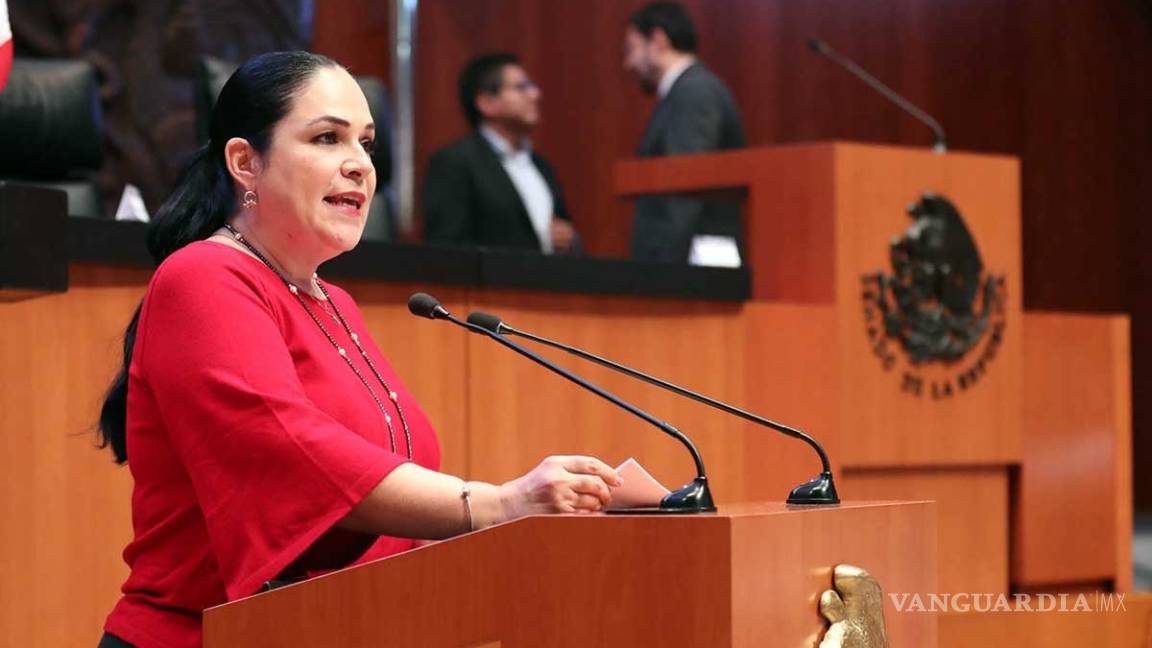 Eligen a Mónica Fernández para presidir el Senado