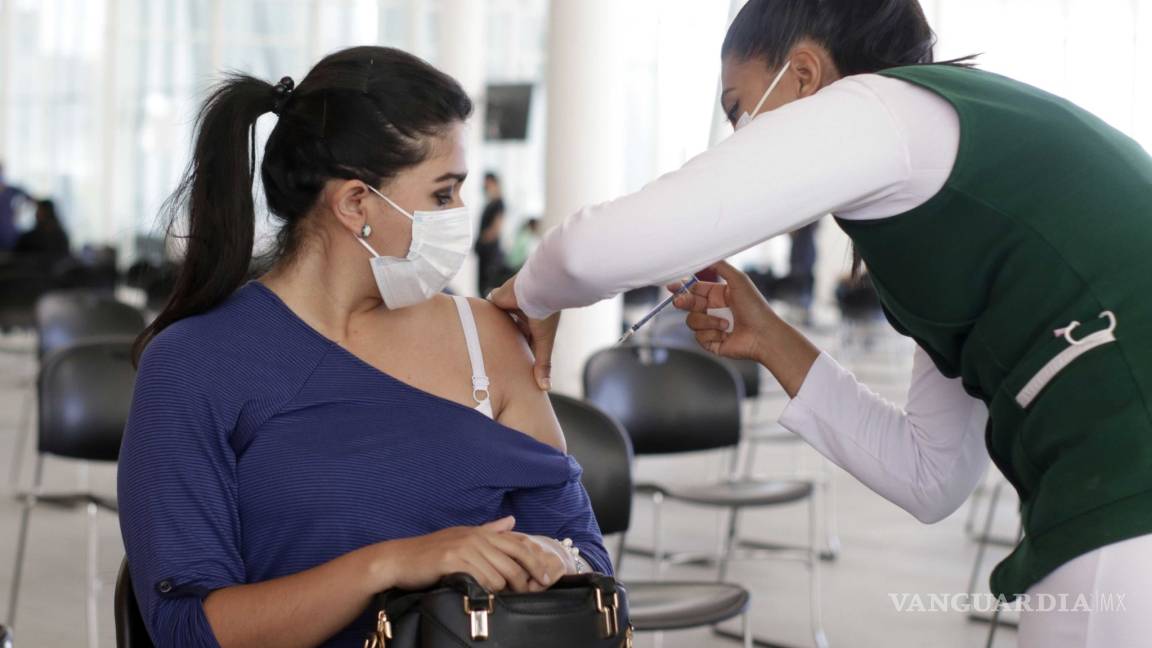 Quienes viajaron a EU para vacunarse podrán recibir la segunda dosis en México: Gatell