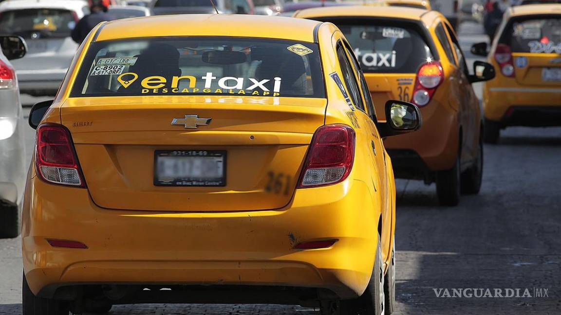 Otorgan en Torreón mil 300 nuevas concesiones de taxi