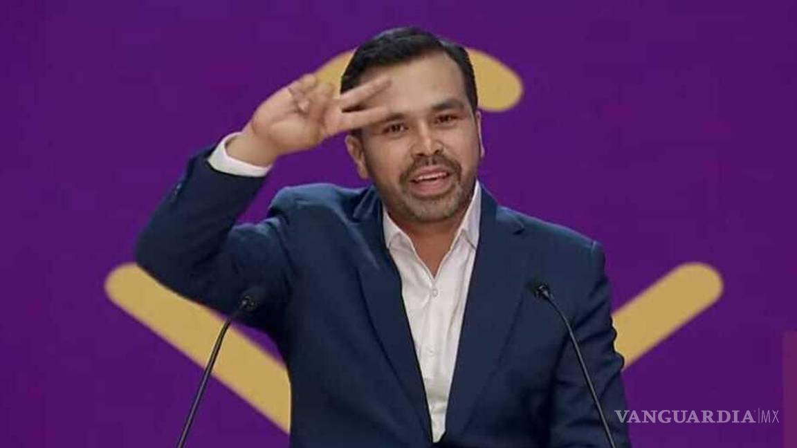 $!Jorge Álvarez Máynez provocó reacciones en redes sociales por estar sonriendo y saludar con lenguaje de señas a mitad del encuentro.