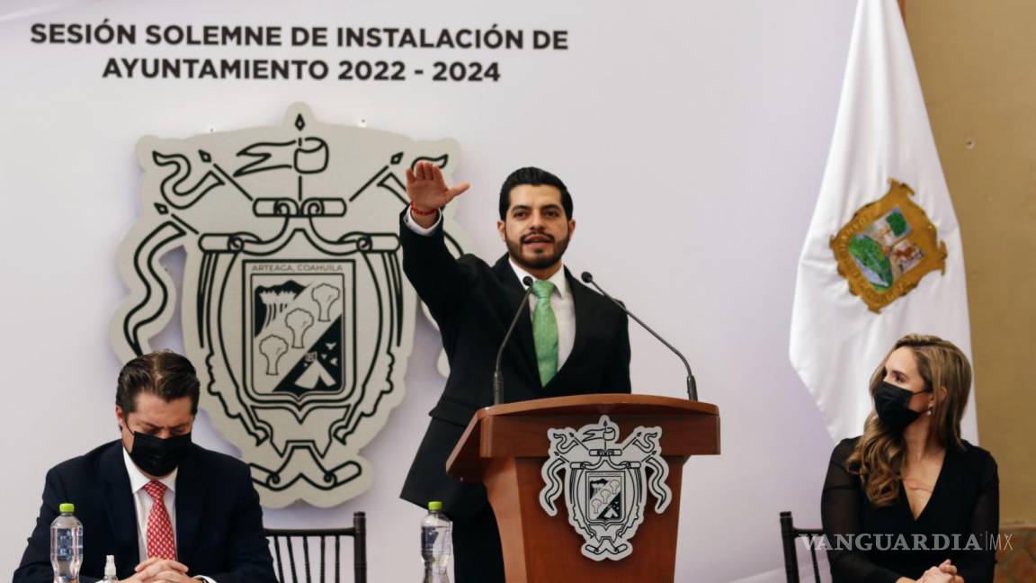 Toma protesta Ramiro Durán como nuevo alcalde de Arteaga; sobrino e hijo de exalcaldes