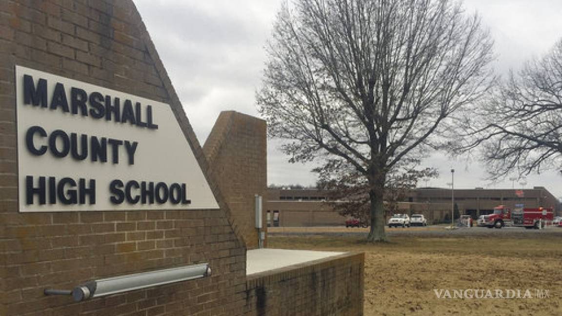 Tiroteo en escuela de Kentucky deja 2 muertos y 17 heridos