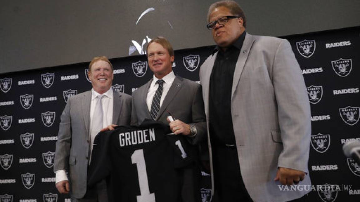 Jon Gruden fue presentado con los Raiders