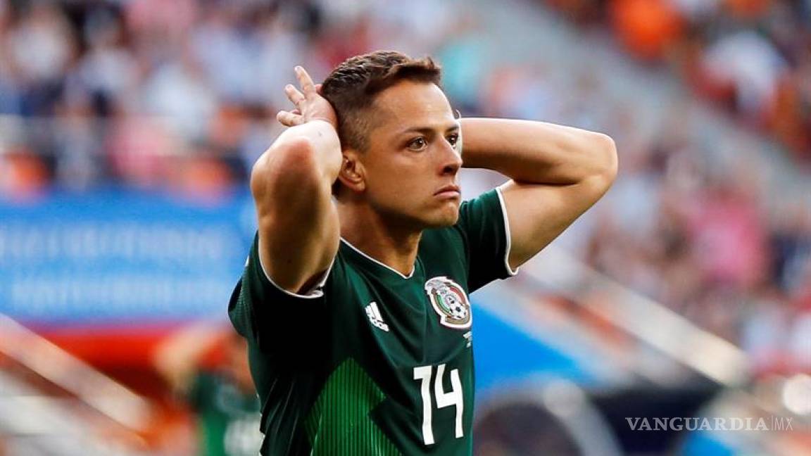 ¿Yuya y Chicharito? El futbolista enciende la cuenta de Instagram de la YouTuber