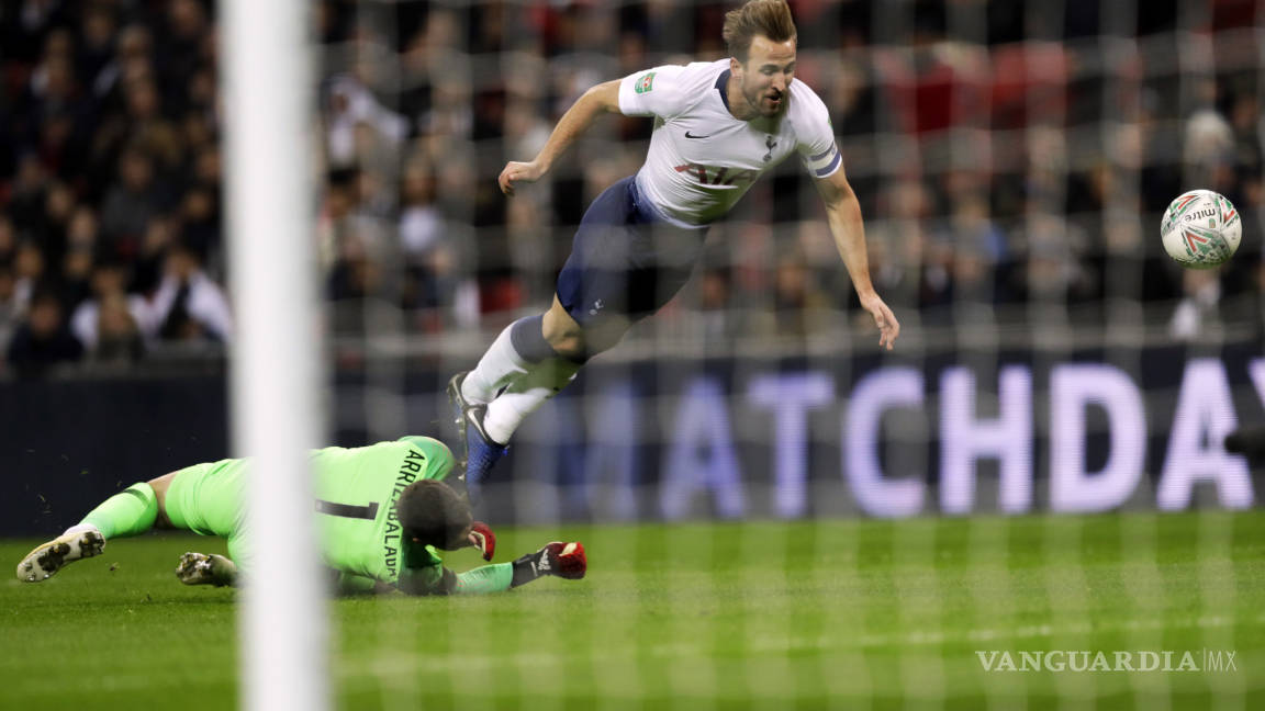 Harry Kane y el VAR le dan la victoria al Tottenham sobre el Chelsea en la Copa de la Liga
