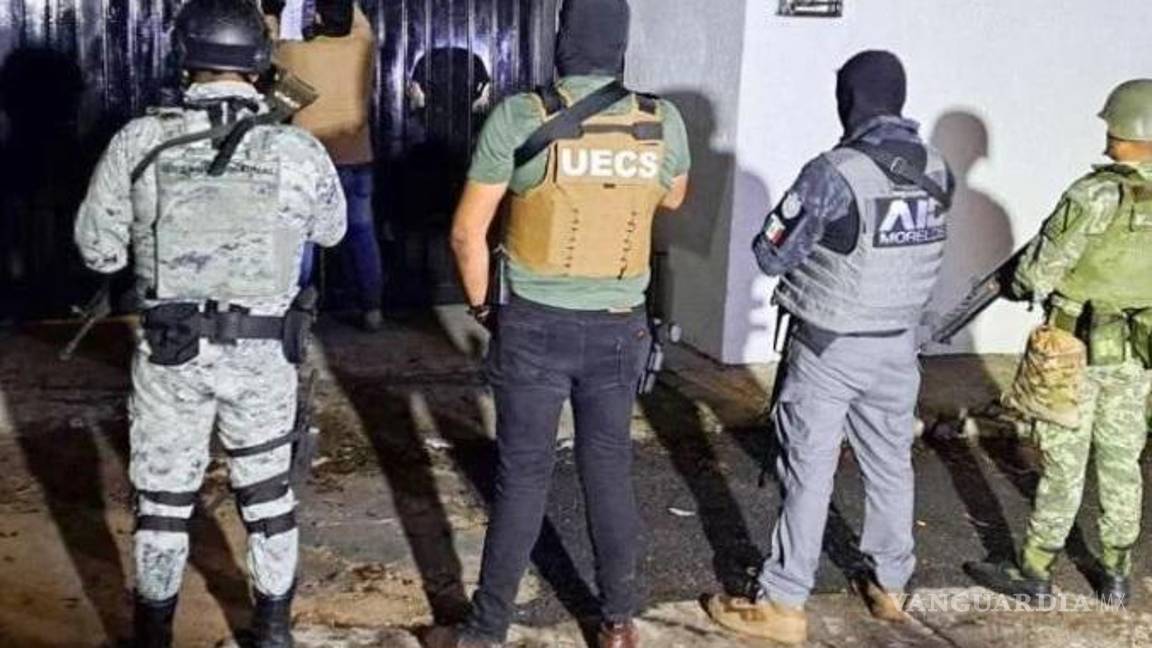 $!Catean casa en Morelos, encuentran leones y coches robados