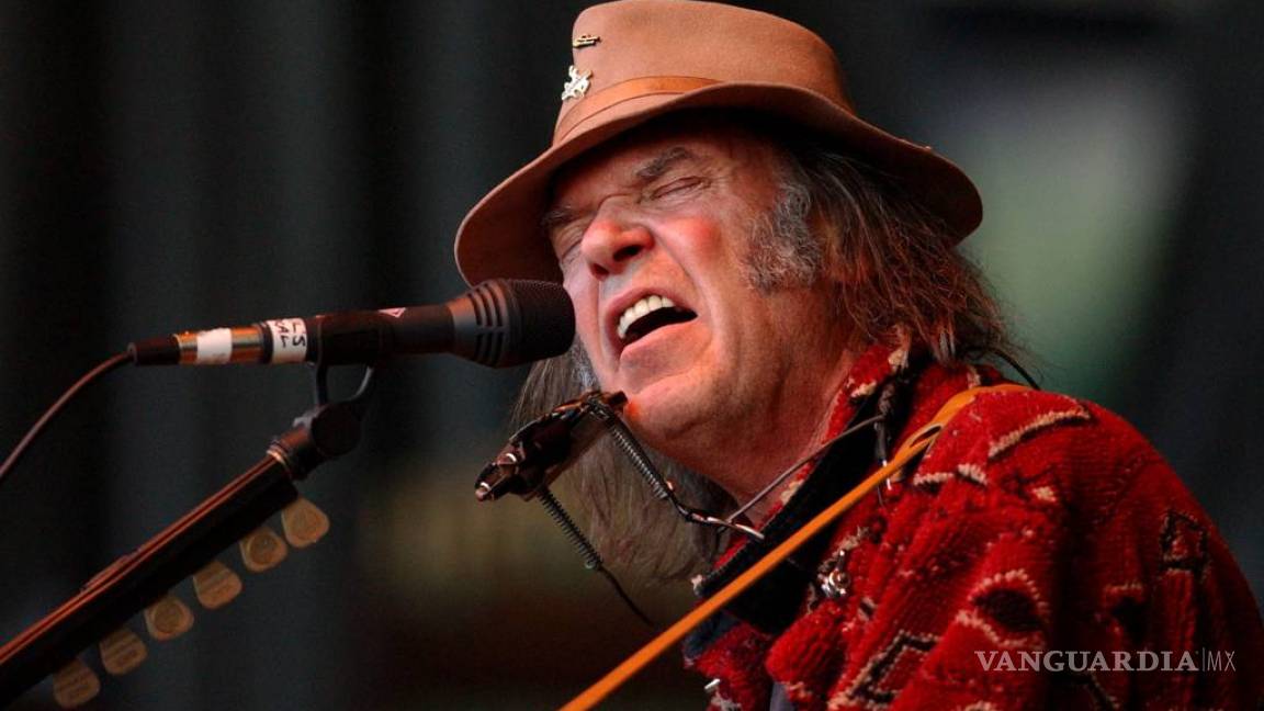 Tras medio siglo sobre los escenarios, Neil Young cumple 70 años