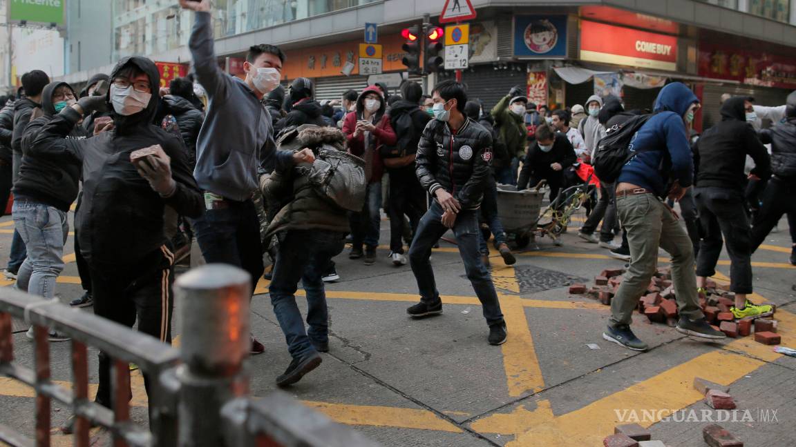 $!Enfrentamientos en Hong Kong durante celebración del año nuevo lunar