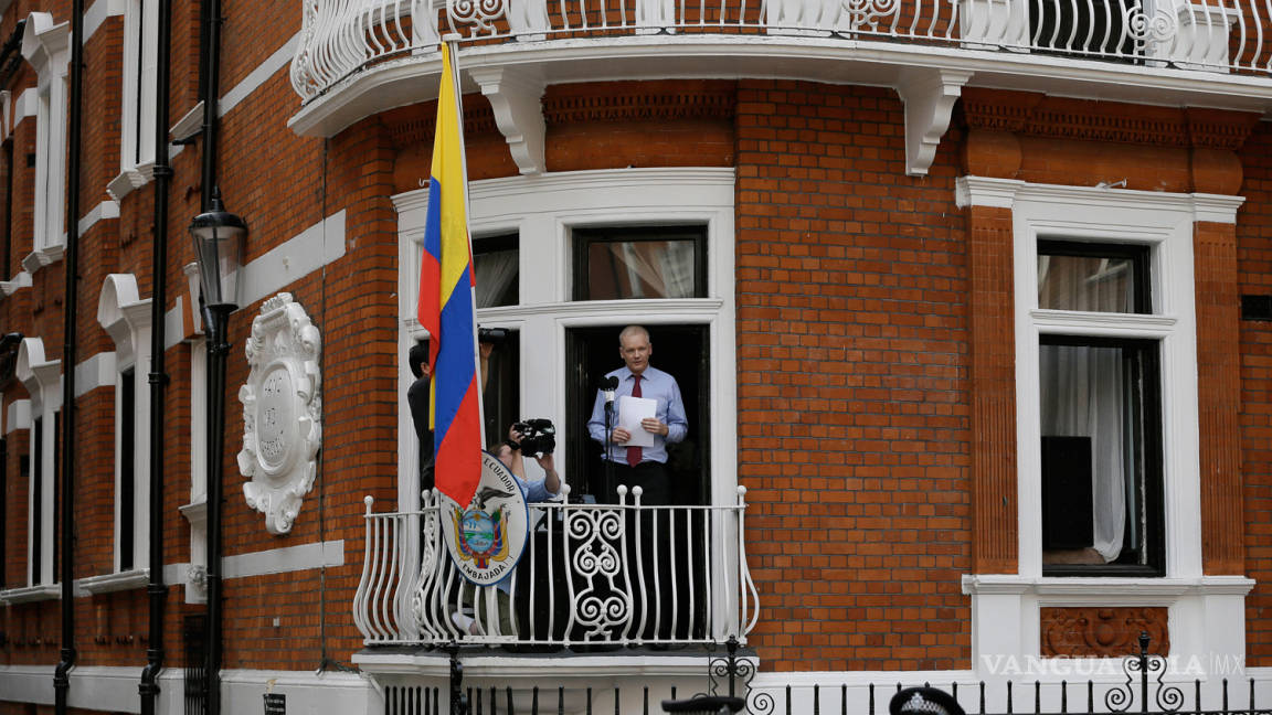 Londres retira vigilancia a Assange en embajada ecuatoriana