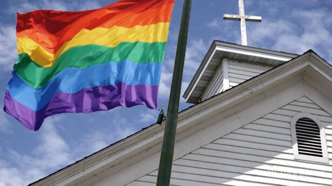 Diócesis de Saltillo ofrece apoyo a hijos homosexuales; comunidad LGBT les llama a no contradecirse