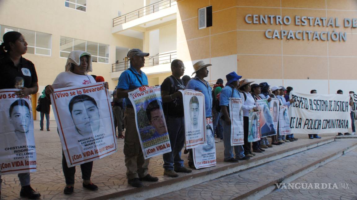 $!Marchan en México para pedir liberación de policías comunitarios detenidos