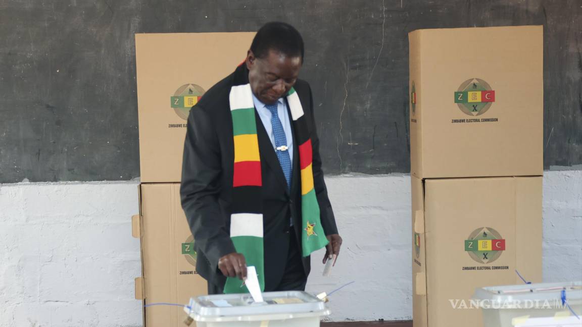 En medio de la polémica y dudas, gana presidente de Zimbabue reelección
